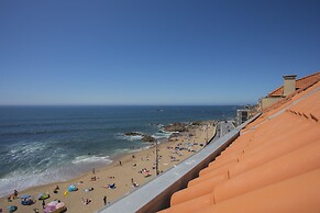 Liiiving - Luxury Beachfront Apartment V