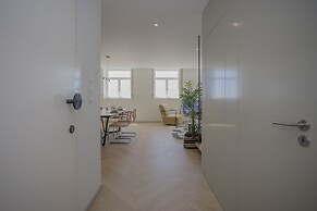 Liiiving - Luxury Beachfront Apartment V