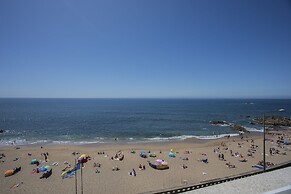 Liiiving - Luxury Beachfront Apartment V
