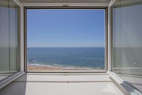 Liiiving - Luxury Beachfront Apartment V
