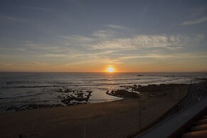 Liiiving - Luxury Beachfront Apartment V