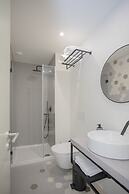 Liiiving - Luxury Beachfront Apartment V