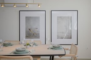 Liiiving - Luxury Beachfront Apartment V