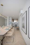 Liiiving - Luxury Beachfront Apartment V