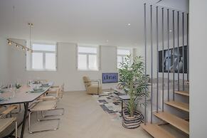 Liiiving - Luxury Beachfront Apartment V