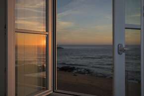 Liiiving-Luxury Beachfront Apartment III