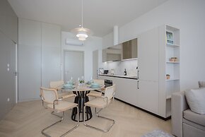 Liiiving-Luxury Beachfront Apartment III
