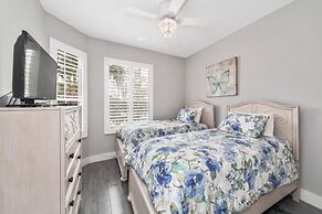 Victoria's Windsor Hills Condo 3 Bedroom Condo by Redawning