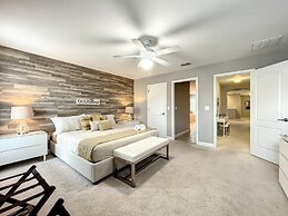 Fun At Paradise Palms 6 Bedroom Home by Redawning