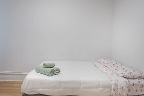Beautiful Private Bedroom in Mile-End