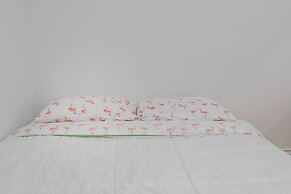 Beautiful Private Bedroom in Mile-End
