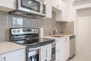 Beautiful Private Bedroom in Mile-End