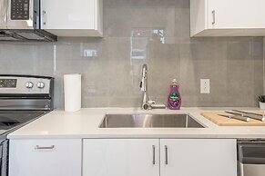 Beautiful Private Bedroom in Mile-End