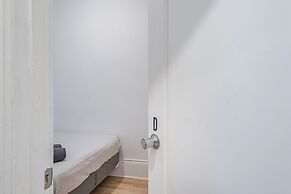 Beautiful Private Bedroom in Mile-End