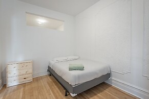 Beautiful Private Bedroom in Mile-End