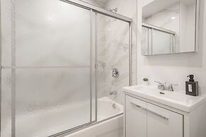 Beautiful Private Bedroom in Mile-End