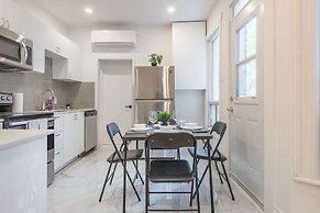 Beautiful Private Bedroom in Mile-End