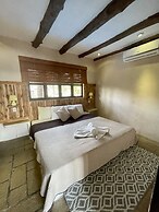 Johnny's Place Hotel