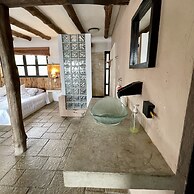 Johnny's Place Hotel