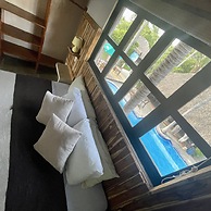 Johnny's Place Hotel