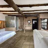 Johnny's Place Hotel