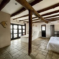 Johnny's Place Hotel