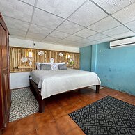 Johnny's Place Hotel