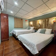 Johnny's Place Hotel