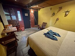 Johnny's Place Hotel