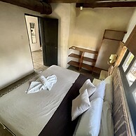 Johnny's Place Hotel