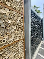 Johnny's Place Hotel