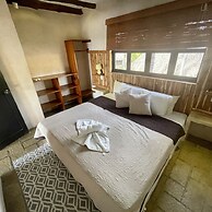 Johnny's Place Hotel