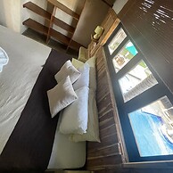 Johnny's Place Hotel