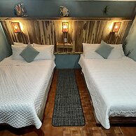 Johnny's Place Hotel