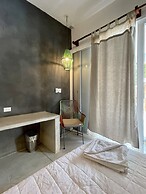 Johnny's Place Hotel