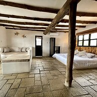 Johnny's Place Hotel