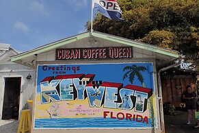 Windchime by Avantstay Walk to Duval Street Month Long Stays Only