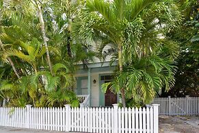 First Breath by Avantstay Close to Old Town w/ Pool Month Long Stays O