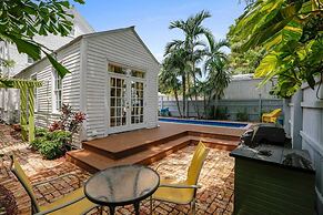 Lighthouse Villa by Avantstay Walk to Southernmost Point w/ Private Po