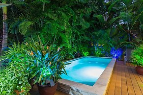 Serenity by Avantstay Guest House in Old Town w/ Shared Pool Month Lon