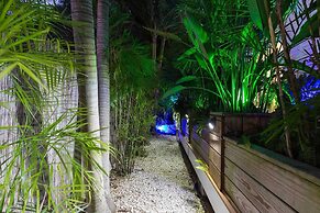 Serenity by Avantstay Guest House in Old Town w/ Shared Pool Month Lon