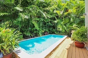 Serenity by Avantstay Guest House in Old Town w/ Shared Pool Month Lon