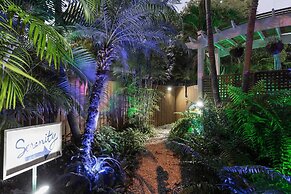 Serenity by Avantstay Guest House in Old Town w/ Shared Pool Month Lon