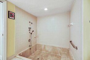 Papaya Place by Avantstay Great Location w/ Balcony, Outdoor Dining, S