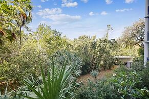 Papaya Place by Avantstay Great Location w/ Balcony, Outdoor Dining, S