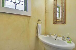 Amelia Home by Avantstay In Historic Old Town w/ Pool