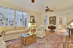 Amelia Home by Avantstay In Historic Old Town w/ Pool