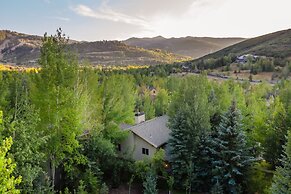 Scarlett by Avantstay Spacious Mountain Home w/ Gorgeous Views & Hot T
