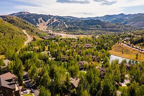 Scarlett by Avantstay Spacious Mountain Home w/ Gorgeous Views & Hot T