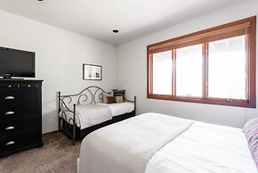 Scarlett by Avantstay Spacious Mountain Home w/ Gorgeous Views & Hot T